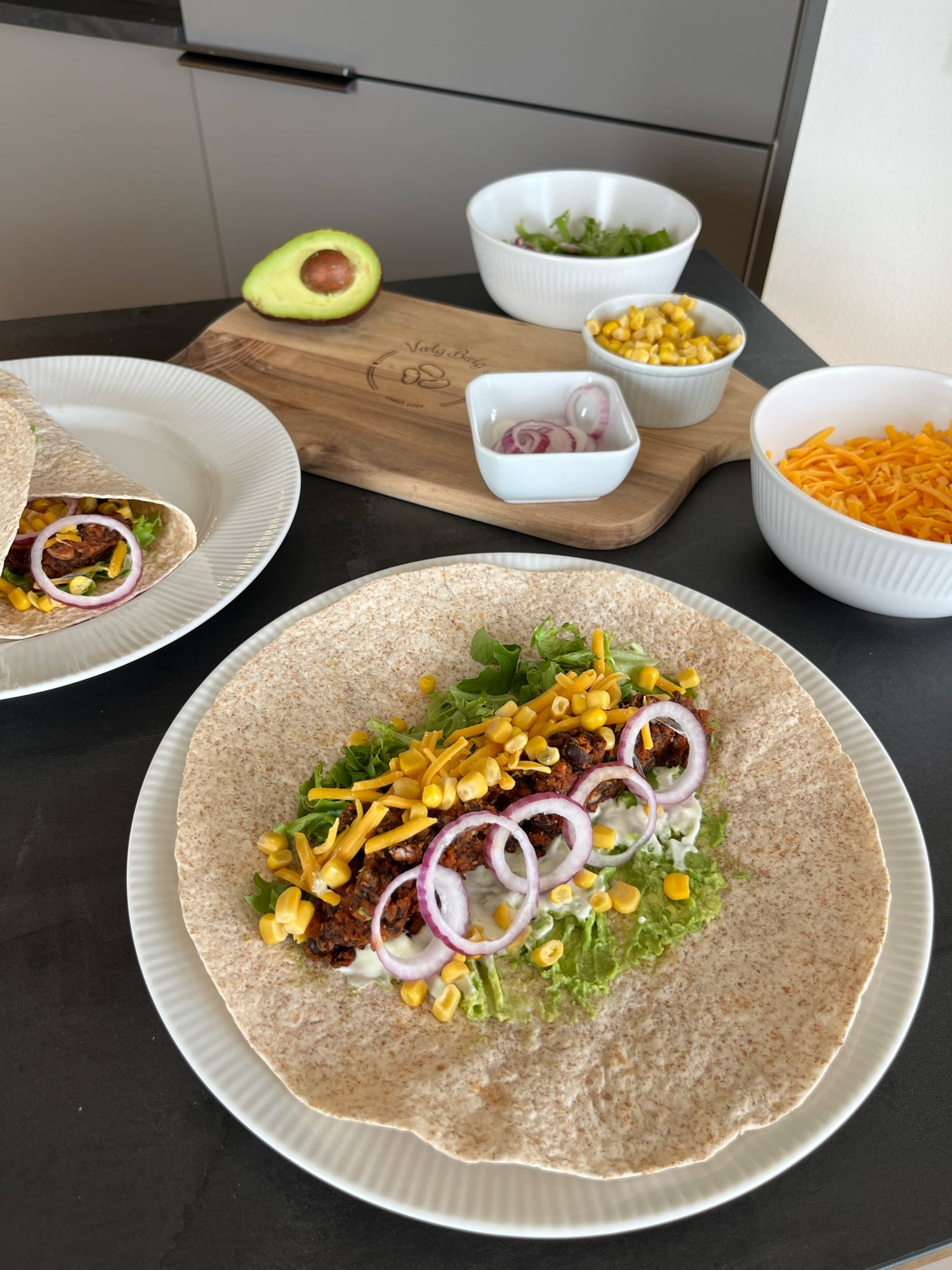 Mexicanske wraps med bønnefyld af sortebønner og tex mex