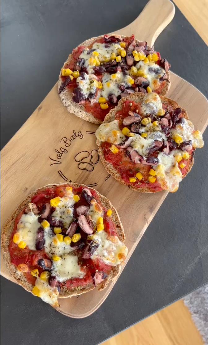Pita pizza med sorte bønner